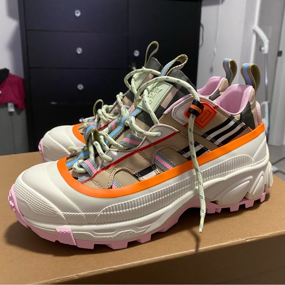 Burberry Arthur Vintage Check Sneakers (Rare Find) - Picture 2 of 6